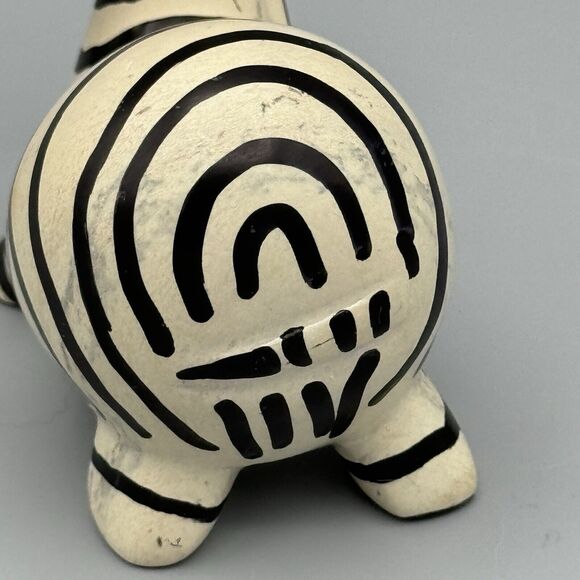 Vintage Hand Carved Soap Stone Zebra Figurine Hand Painted Wildlife Paperweight - Picture 4 of 10